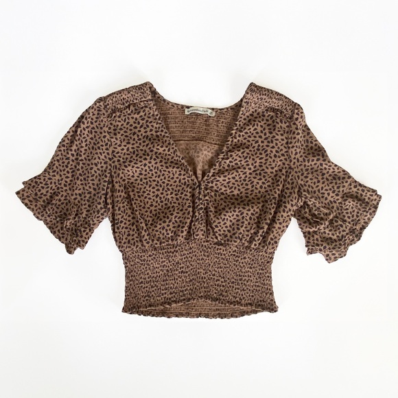 Abercrombie Short-Sleeve Smocked Waist Flutter Sleeve Crop Blouse Animal Print - Picture 2 of 5